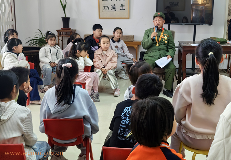 风筝载信寄深情 清明童心传敬意