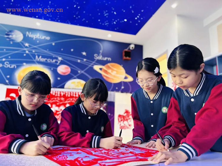 书香浸润 刻画同行